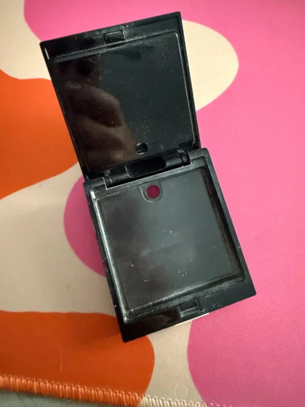 Trish McEvoy Makeup Wardrobing Refillable Compact with 8 Eye Shadows Case Only - Picture 6 of 7